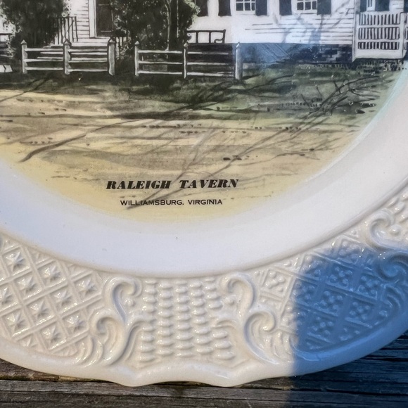 S P Skinner Raleigh Tavern Williamsburg Virginia 10” Decorative Plate - Picture 11 of 14